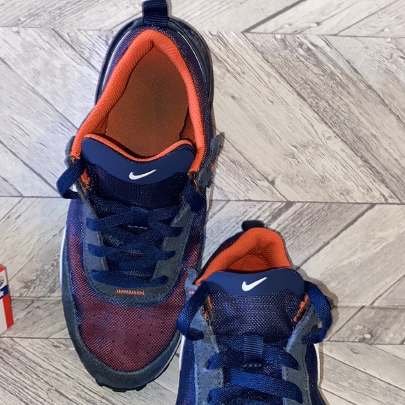 Nike sneakers size 3Y color blue and white great condition - Picture 3 of 6